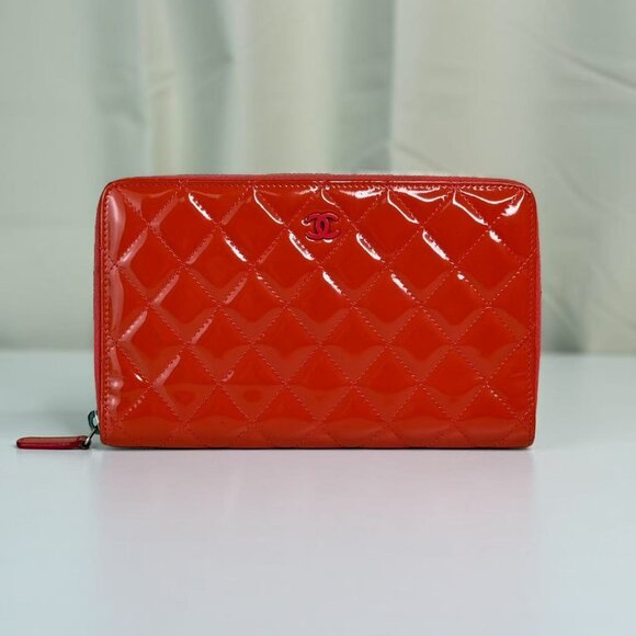 Chanel Orange Patent Leather Large Wallet with Classic Quilted Design - Picture 1 of 10
